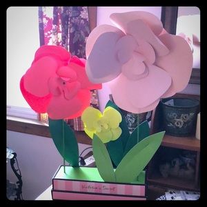VICTORIA SECRET FLOWER PROP!